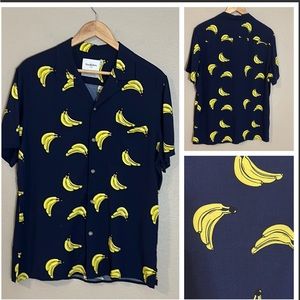 Men’s button down banana shirt Size M